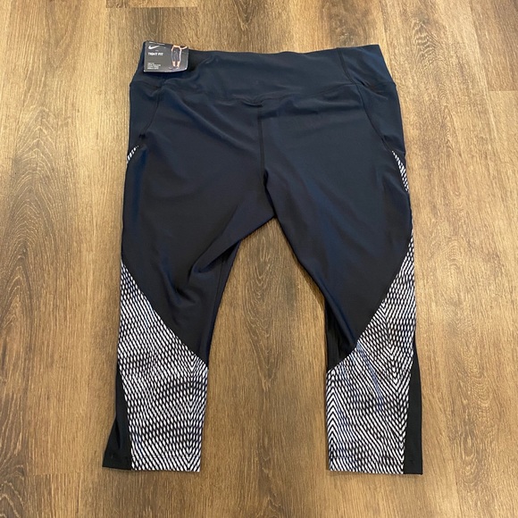 Nike dri-fit cropped leggings, size 1X or XXL - Picture 6 of 7